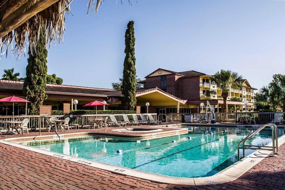 Quality Inn And Suites Golf Resort Golden Gate Экстерьер фото
